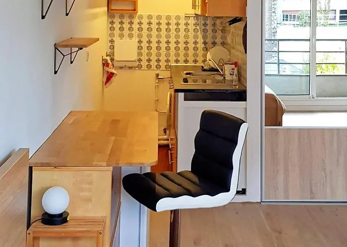 Chic With Private Secure Parking Bright Balcony Near Metro