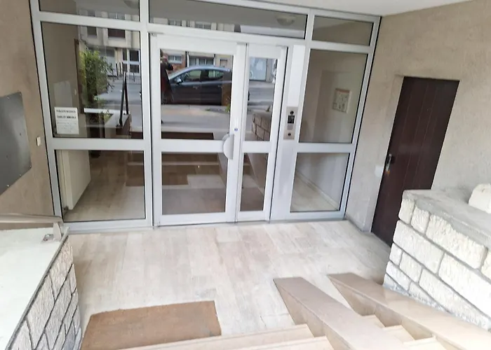Chic With Private Secure Parking Bright Balcony Near Metro Διαμέρισμα Παρίσι