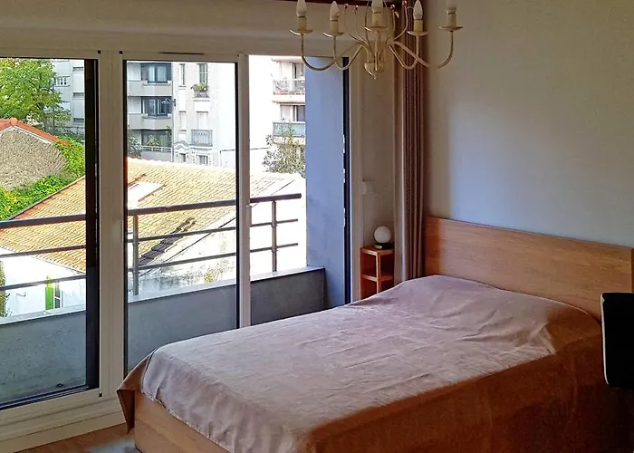 Chic With Private Secure Parking Bright Balcony Near Metro *