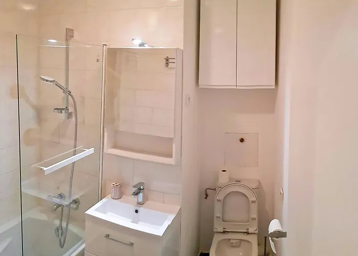 Chic With Private Secure Parking Bright Balcony Near Metro