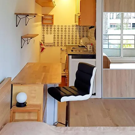 Chic With Private Secure Parking Bright Balcony Near Metro