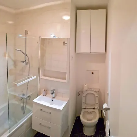 Chic With Private Secure Parking Bright Balcony Near Metro