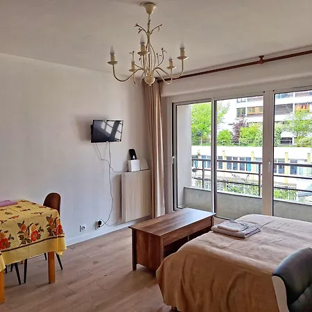 Apartment Chic With Private Secure Parking Bright Balcony Near Metro