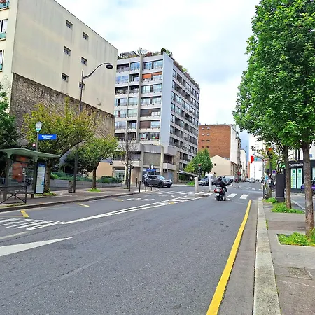 Apartment Chic With Private Secure Parking Bright Balcony Near Metro *